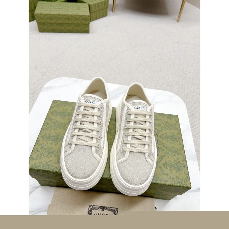 G*u*i casual shoes